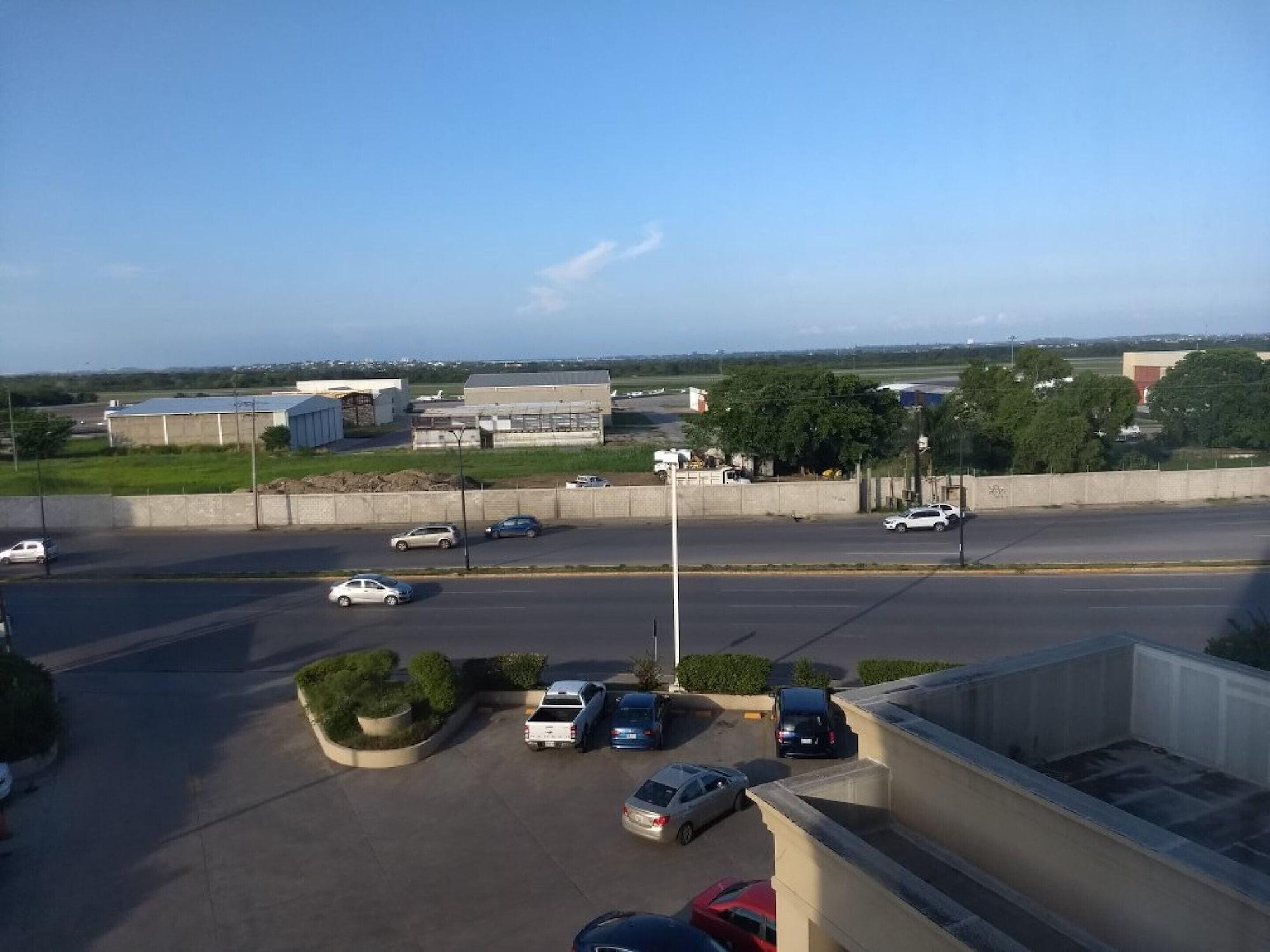 Hampton Inn Tampico Airport Kültér fotó