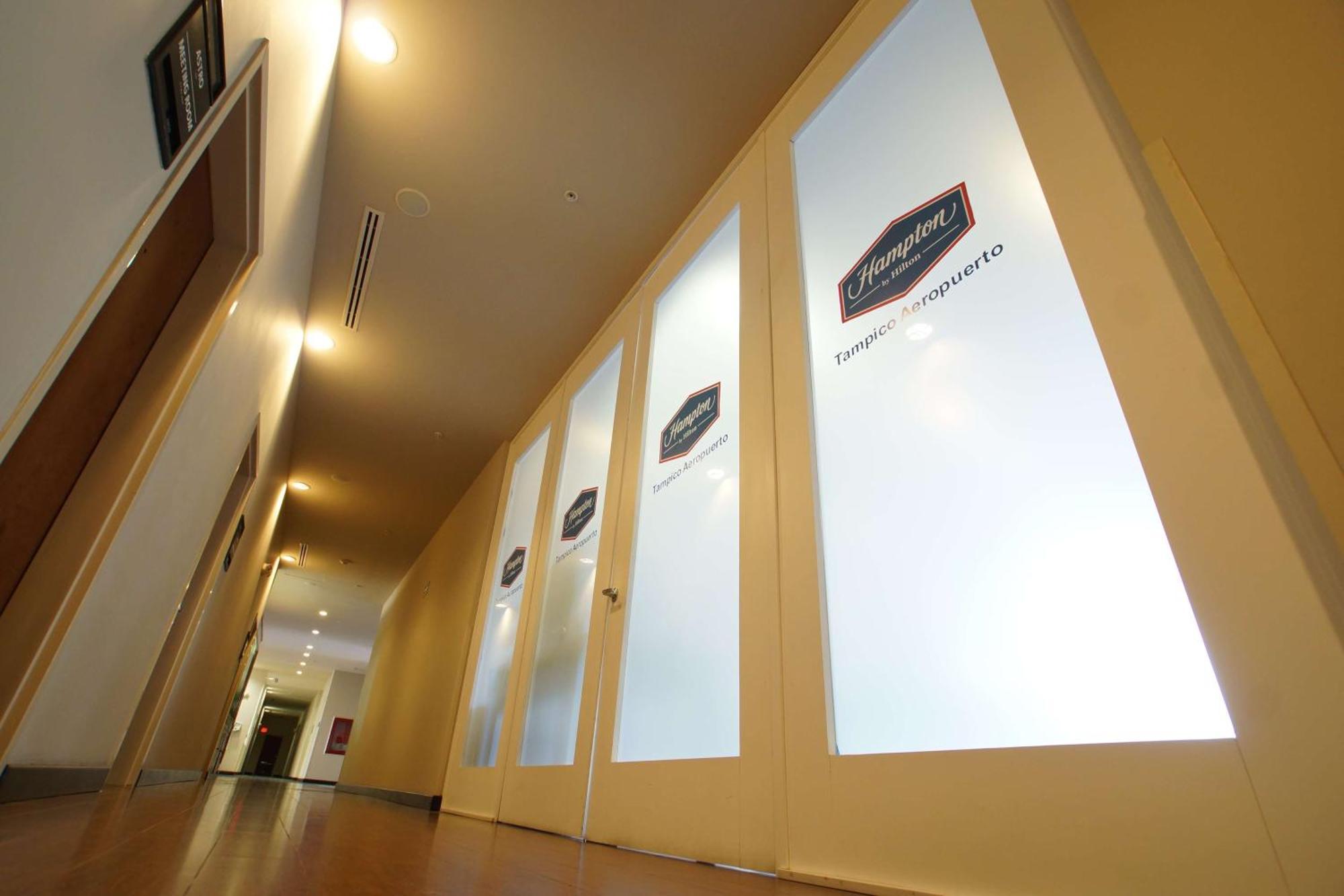 Hampton Inn Tampico Airport Kültér fotó